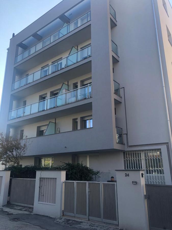 A Casa Minerva Apartment Римини Екстериор снимка