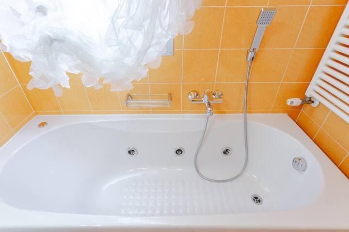 A Casa Minerva Apartment Римини Екстериор снимка